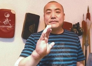 手の平の厚さなんと8cm！「鉄砂掌」で鍛えた中国武術家の手の威力