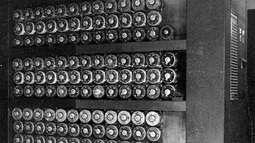 ナチスのエニグマ暗号を解き明かしたイギリスの暗号解読機器「ボンベ」の歴史