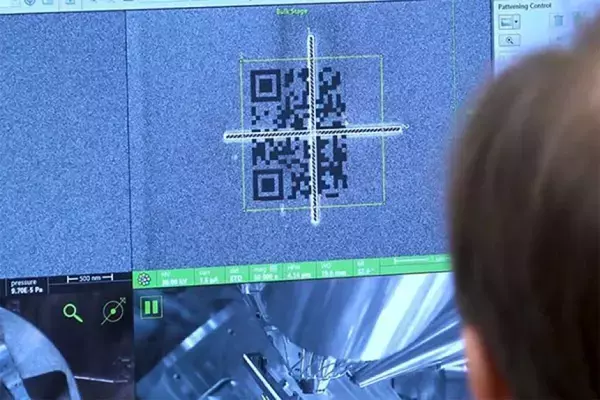 電子顕微鏡でしか見えない！細菌サイズの世界最小のQRコードがギネス記録更新