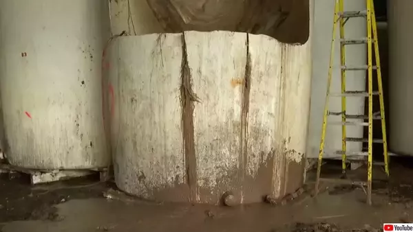 20年間悪臭を放ち続けた魚醤が工場からようやく撤去される（カナダ）