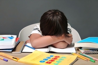 14時間ぶっ続けで宿題をやらされた11歳の少年がストレスが原因で入院（中国）