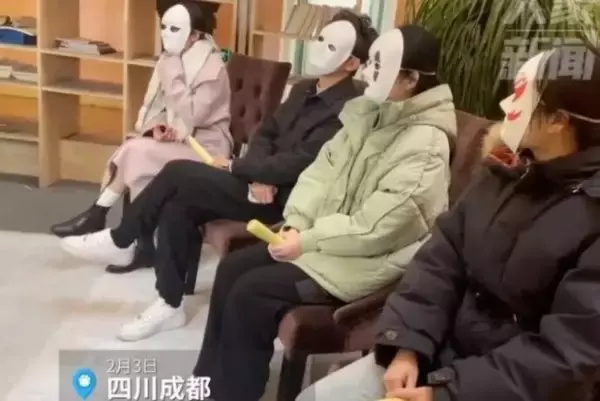 見た目による差別「ルッキズム」をなくすため、求職者にお面をつけさせ能力重視で採用する企業
