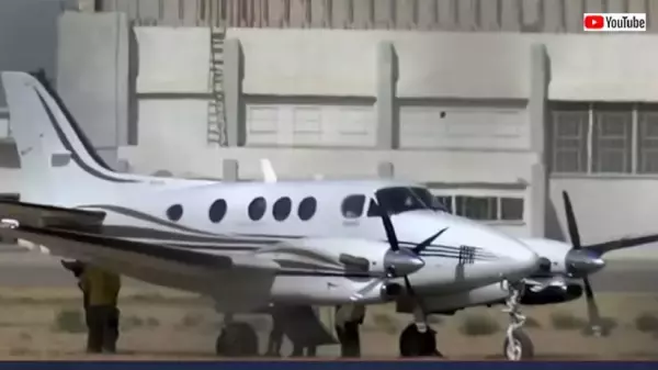 飛行機のパイロットが意識不明になるも操縦経験のない乗客が自力で着陸させることに成功