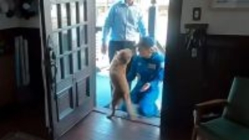 誰よりも月周回から帰還した宇宙飛行士の帰りを待っていたのは愛犬だった！