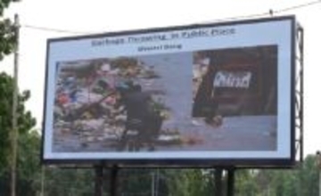 インドの都市、ゴミのポイ捨てをした人の画像を巨大スクリーンに映し出す措置を実施