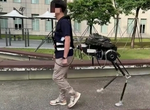 人間をケンタウロスに変えるロボットを開発
