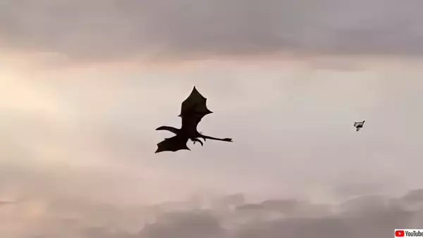 異世界に来ちゃった？イギリスの空を舞うリアルなドラゴンが目撃されて大騒ぎ