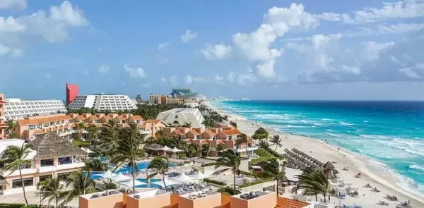 カリブ海の人気リゾート地がメキシコのカルテル抗争で無法地帯に