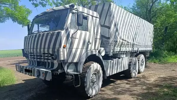 ロシア軍がドローン攻撃を避けるため、第一次世界大戦中に多くみられた「ダズル迷彩」を採用