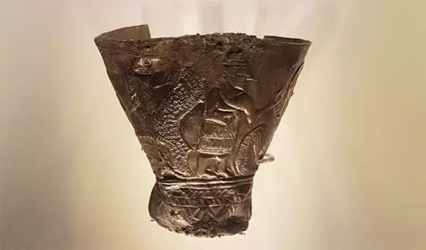 4300年前の銀の杯、世界最古の宇宙創成の絵が刻まれていた可能性