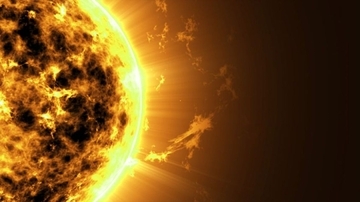 太陽に異変、静穏な時期に入るはずが黒点や太陽フレアが増加し活発に