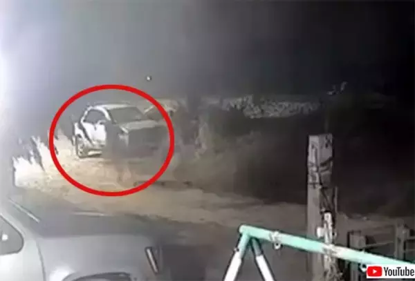 犬が人間に変身して走り去っていくだと！？これが伝説のナワルなのか？