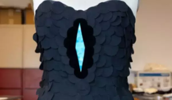 闇を身にまとう。光の99.87％を吸収する「超黒」の布が開発される