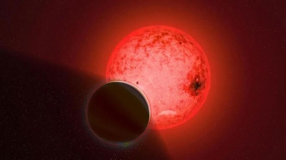 禁断の惑星の謎がさらに深まる、大気の金属量が主星より低い異常を初確認