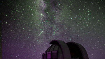 1950年代の天文写真に謎の閃光。スプートニク以前に地球を回る人工物体の痕跡か