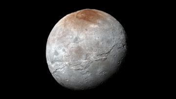 冥王星の衛星カロン、自転の減速により奇妙な山々が形成された