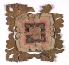 封印されたシルクロードの洞窟から見つかった1000年前の紙でつくった花