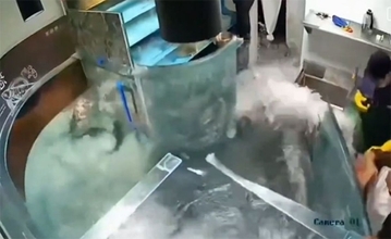 中国のレストランで魚の入った水槽が爆発