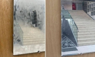 実はそれアートです。「鏡が汚れている」と勘違いして掃除してしまったボランティア