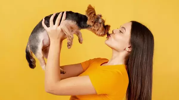 犬とキスするか、息のニオイを嗅ぐだけで時給16万円がもらえるお仕事です（アメリカ）