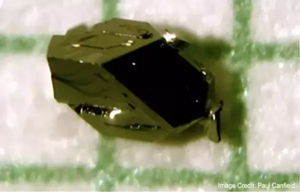 史上初、従来とは異なる特性をもつ超伝導体が自然界に存在することが証明される