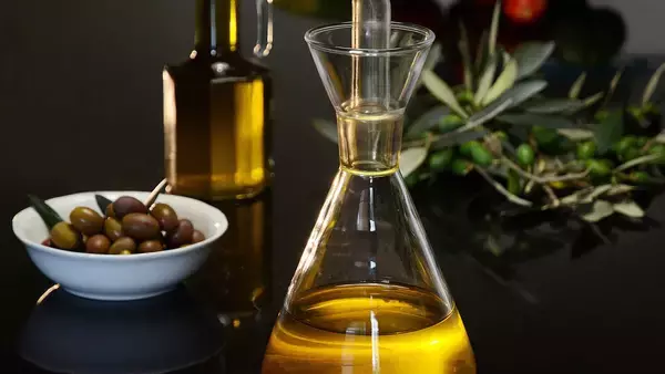 エクストラバージンオリーブオイルが腸内環境を整え、脳機能を向上させる可能性