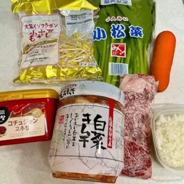 「【韓国レシピ】冷蔵庫に余った材料でも作れる！韓国料理のド定番ビビンバ♪」の画像