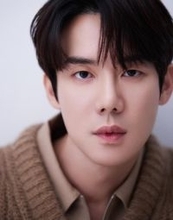 ユ・ヨンソク、新ドラマで幽霊が見える弁護士に！