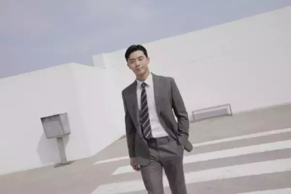 パク・ソジュン、ジェントルなスーツルック