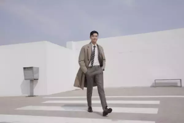 「パク・ソジュン、ジェントルなスーツルック」の画像