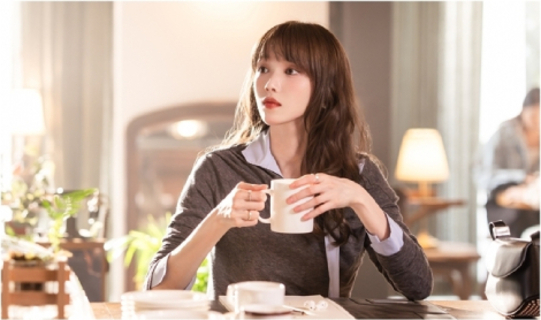 『きらびやかな君の季節に』イ・ソンギョン、傷を抱えたデザイナーに変身！