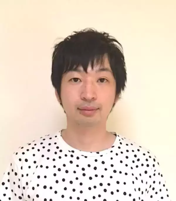 「【やばい動画】廃校を描く女子高生、れなれなさんの黒板アートが凄い！」の画像