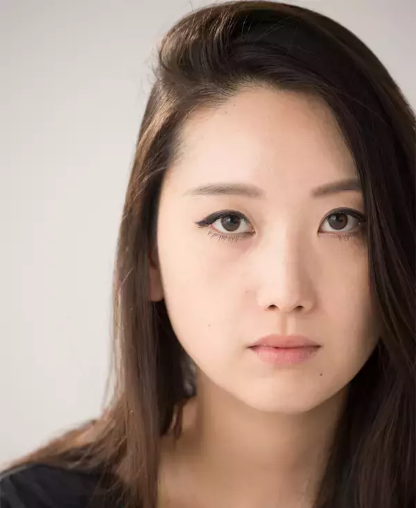 「【やばい動画】廃校を描く女子高生、れなれなさんの黒板アートが凄い！」の画像