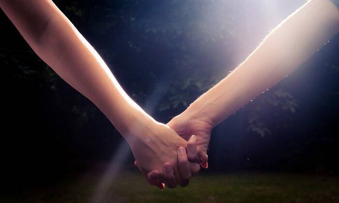 終電逃しちゃった は脈ありのサイン 男性心理 好意の見分け方 16年1月12日 エキサイトニュース