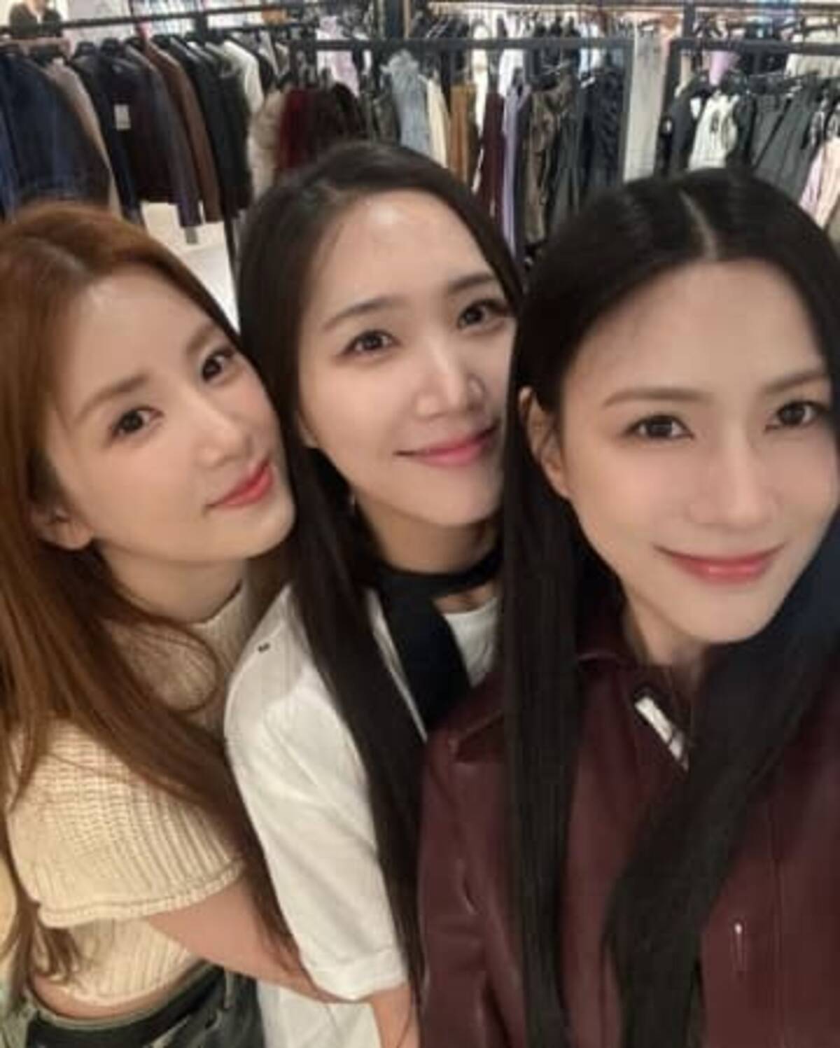 オ・ハヨン Apink オ・ハヨン＆パク・チョロン、元メンバーのホン・ユギョンと再会！変わらぬ友情をアピール (2025年3月14日) - エキサイトニュース