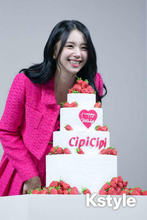 【REPORT】TWICE チェヨン、日本で誕生日サプライズ！苺のケーキに満面の笑顔