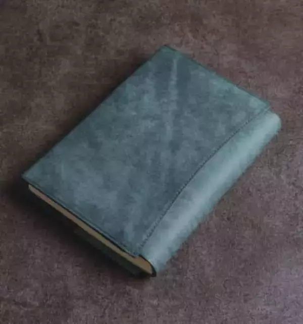 気になるブックカバー【経済トレンド】　異なる厚さに対応、透明製品、綿の布製も