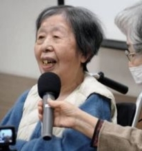 被爆で障害、半生紙芝居に　原爆症認定松谷さんも鑑賞