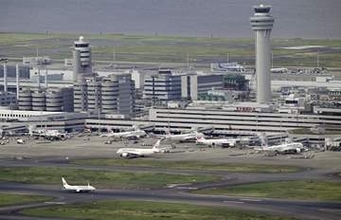 機体揺れ、客室乗務員骨折　大分発日航機、降下中に