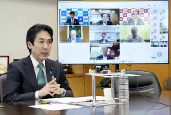所得連動給付、申請不要で調整　自治体負担軽減、国と地方協議