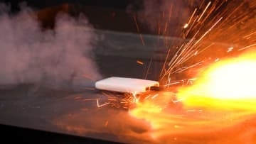 機内でバッテリー使用・充電禁止　4月から持ち込み数制限、国交省