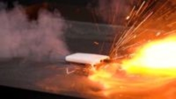 航空機内でバッテリー使用禁止　スマホ用、4月から