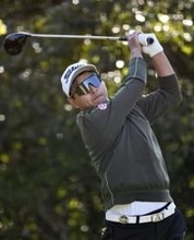 男子ゴルフ、鈴木晃祐が首位浮上　第2日、松坂大輔は途中棄権