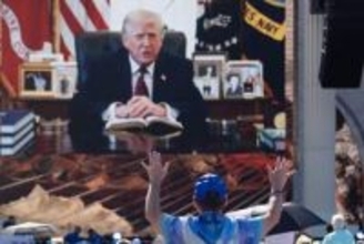 トランプ政権、福音派集会後押し　政教分離に反する懸念も