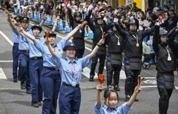 よさこい披露「巡査来い」　高知県警、受験年齢引き上げ