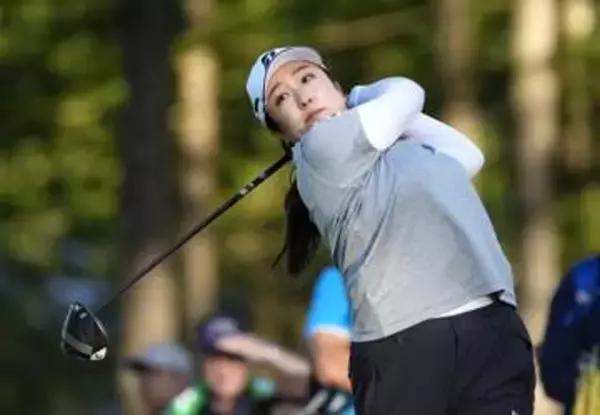 阿部が首位、桑木ら1打差　ニトリ女子ゴルフ第3日