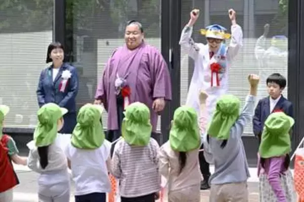 出羽ノ龍関こいのぼり掲揚　こどもの日前に