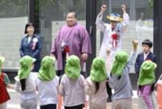 出羽ノ龍関こいのぼり掲揚　こどもの日前に