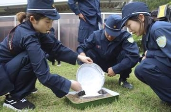 警察学校生の日常を垣間見る　記者が体験、鑑識や駆け足