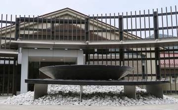 やまゆり園、犠牲者名11人に　献花台に新たに1人刻まれる